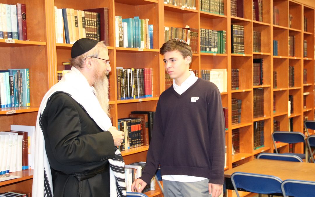 Le Grand Rabbin de la Russie encourage les jeunes de l’Académie Hébraïque